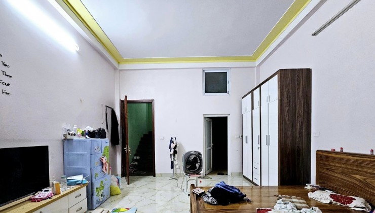 Bán nhà Xuân Đỉnh 40m2 -4 tầng, mặt tiền 4.2m, giá 6.5 tỷ còn thương lượng.