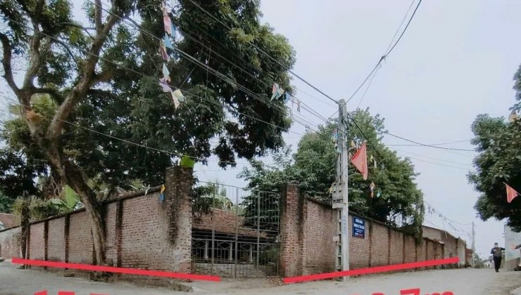 Tôi cần bán 382m2. Trong đó có 182m đất thổ cư, còn lại là trồng cây lâu năm, lô góc, ô tô tránh