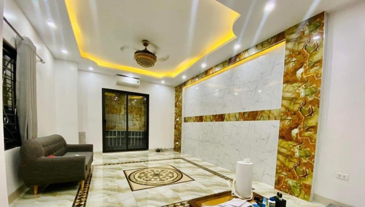 NHÀ ĐẸP - LÔ GÓC 3 THOÁNG - GIANG VĂN MINH : DT: 30M 5TẦNG