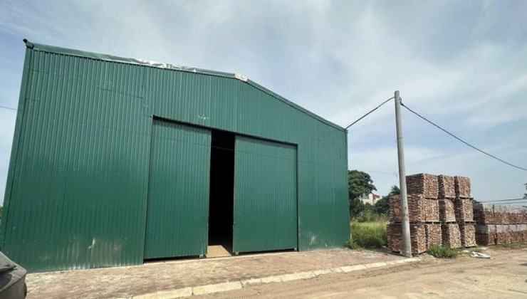 Bán 300m kho Xưởng, xe cont vào  ngay trung tâm thường Tín, mặt tiền rộng giá chỉ 9 tỷ