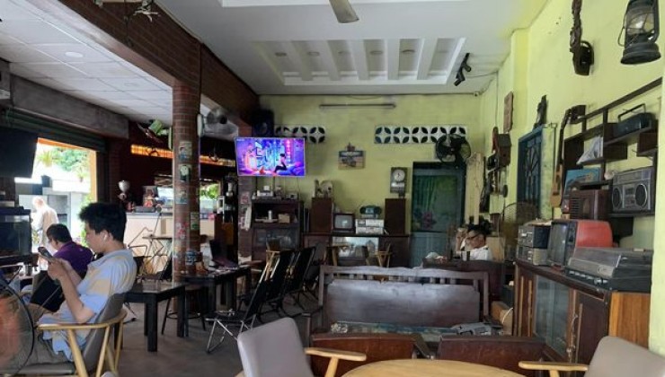 Quận Tân Phú ! Quán Cafe Góc 2 MT P/Cách Classic Cổ ! Sang Rẻ , MB DTSD : Ngang 16m x 11m . Có 3 phòng cho thuê 5,5 tr, Tel : 0978774070 ( chính chủ