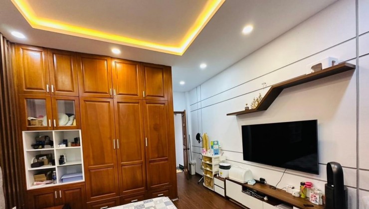 Bán nhà hẻm 521 CMT8 ngang 4.5m DTSD 265m2 8PN KD buôn bán gần chợ 15.5 tỷ.