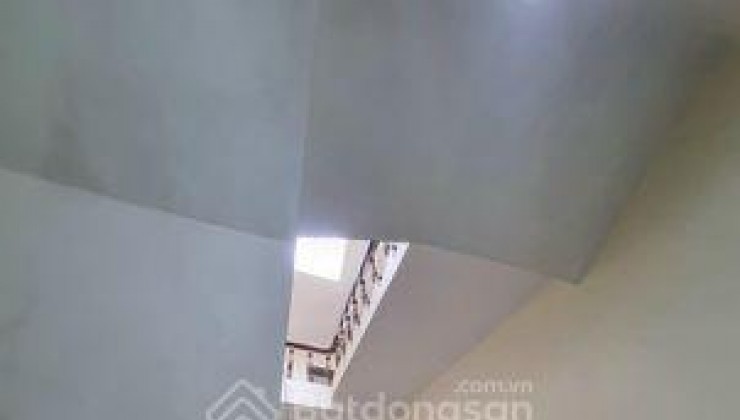 Hiếm! Nhà Lạc Long Quân, ngõ ô tô, nhà dân xây, 78m2, MT 4.7m, giá 12.7 tỷ