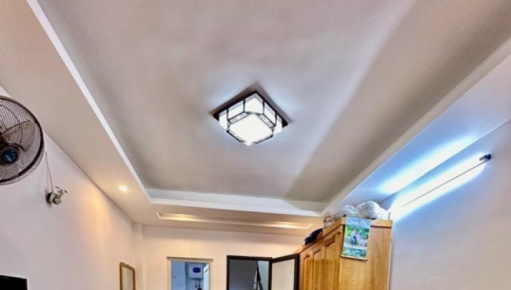 4.0 Tỷ 38m2 nhà 5 tầng phố Thạch bàn, Long Biên, full nội thất, ngõ rộng. Trường chợ vây quanh