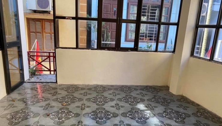 BÁN ĐẤT TẶNG NHÀ 3T, 59M2, 8 TỶ PHỐ LẠC LONG QUÂN – Ô TÔ, LÔ GÓC, NỞ HẬU