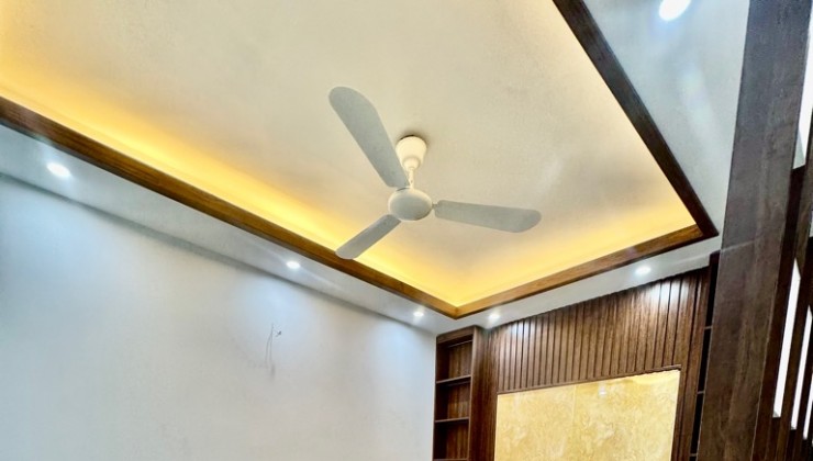 Bán nhà Vĩnh hưng- Đông thiên 50m2*5 Tầng giá 5.35 Tỷ