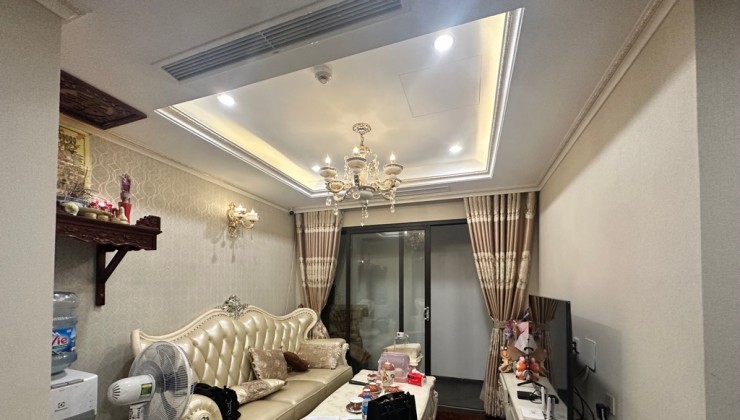 Bán Chung Cư HC GOLDEN CITY 72m2, lô góc, tầng cao, tặng nội thất