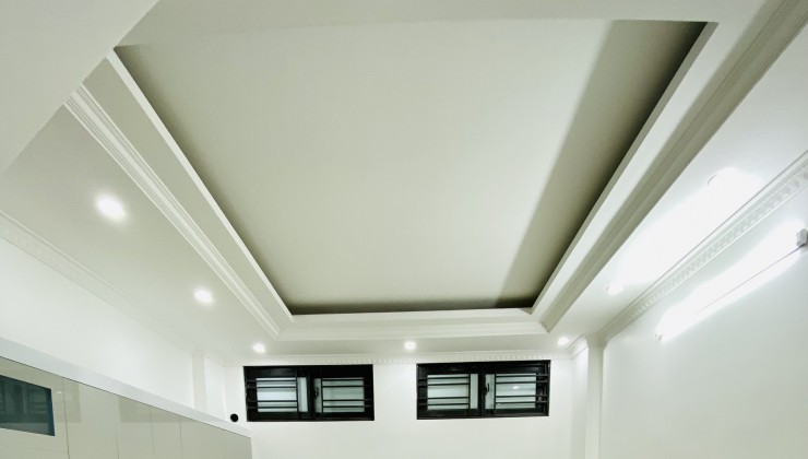 Bán nhà 42 Lạc Trung - 40m2 4 tầng lô góc, 5PN, 30m ra ô tô tránh