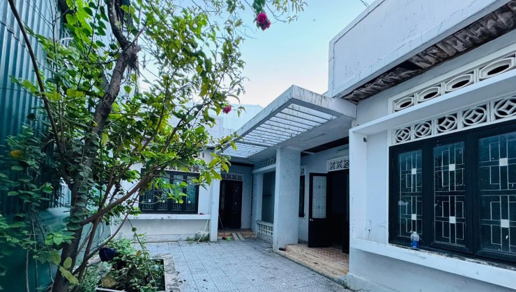 Cơ hội đầu tư - Bán đất kiệt Lương Văn Can, tặng nhà cấp 4, thích hợp làm Homestay hoặc nhà trọ!