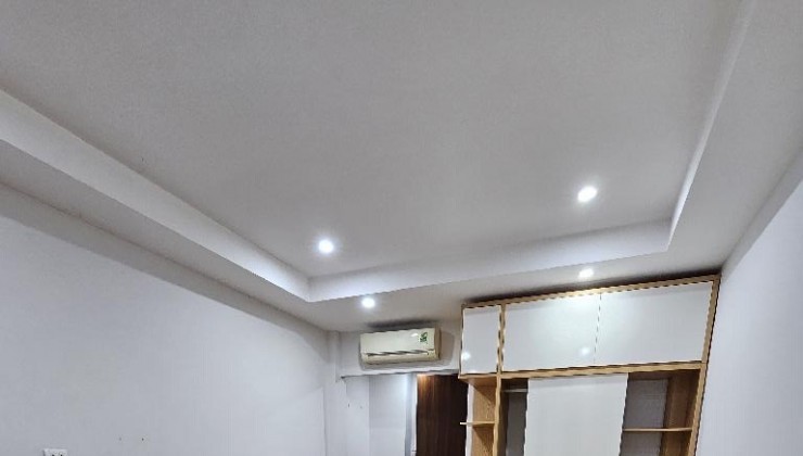 Bán nhà phố lõi Ngọc Lâm DT 60m2 , 4 tầng giá chào rẻ bất ngờ chỉ hơn 5 tỷ  , ngõ to thoáng