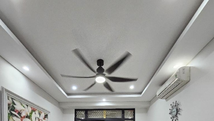 Bán nhà phố lõi Ngọc Lâm DT 60m2 , 4 tầng giá chào rẻ bất ngờ chỉ hơn 5 tỷ  , ngõ to thoáng