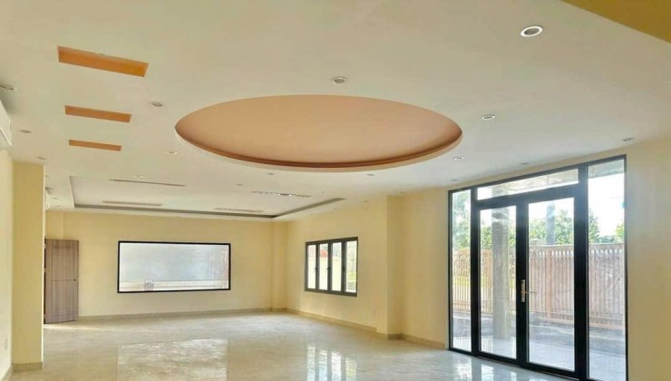 CHO THUÊ XƯỠNG KCN PHÚC LONG-LONG AN.Tổng diện tích 2.200 m2.Giá Cho Thuê : 7.500 $/tháng ( chưa VAT)