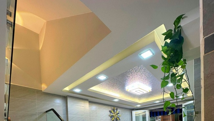 SIÊU PHẨM NHÀ MỚI Ở NGAY 3 TẦNG 28M2 NHỈNH 5 TỶ