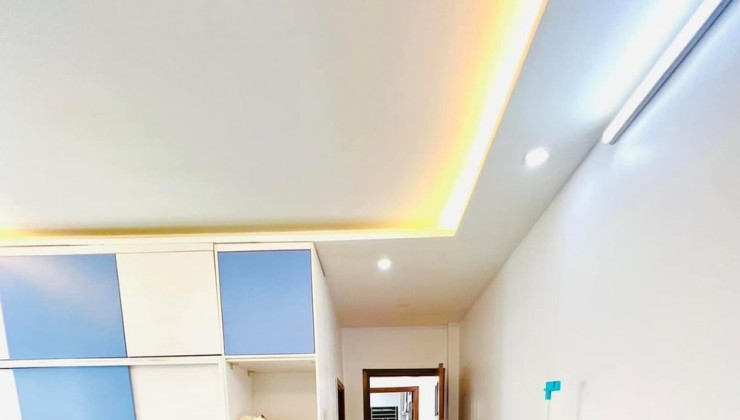 Nhà Phố Nguyên Hồng 50m2, 5 tầng, mặt tiền 3.8m, 22 tỷ Đống Đa.1 nhà ra phố.