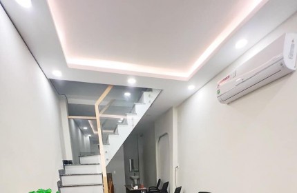 A- Bán Nhà Q3 , Hẻm 242/ Nguyễn Thiện Thuật 30m2 , 2 Tầng , 2 PN Giá Chỉ 4 tỷ 250
