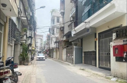 Nhà Đẹp Quận Ba Đình, Phân Lô Phố Văn Cao 45m x 4T, Giá 16.8 tỷ.