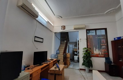 SIÊU HOT - Chính chủ cho thuê tầng 1 làm văn phòng tại Văn Cao, Ba Đình, Hà Nội