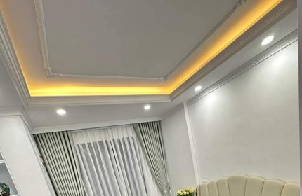 SIÊU MẪU CHÂN DÀI LÊ TRỌNG TẤN THANH XUÂN, VÒNG HẬU NỞ NANG, 50m, HƠN 8 TỶ