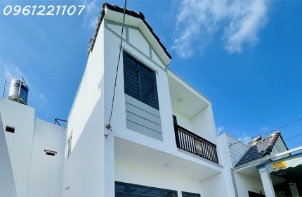 gấp gấp bán gấp nhà lầu giá rẻ chỉ 300tr nhận nhà sổ riêng