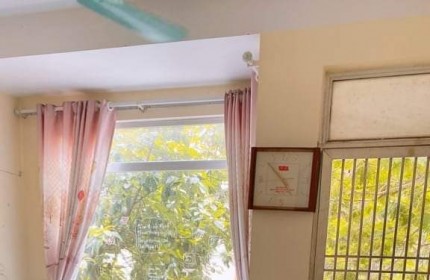 HIẾM ! KDT Kiến Hưng , Phân Lô, Vỉa Hè, Gara Ô Tô, 50M 5 Tầng 6 Ngủ, chỉ 9.5TY.  Tầng 1 có gác lửng làm phòng khách, trần nhà ốp gỗ, nội thất sin sò