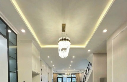 NHÀ MẶT PHỐ tuyệt đẹp và sát BIỂN 90m² ngang 5m - 3 TẦNG chỉ 5 TỶ 350 triệu