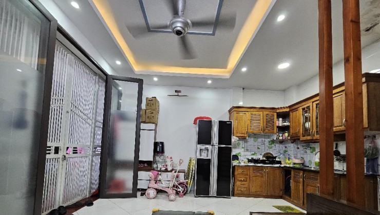 NHÀ ĐỨC GIANG 5 TẦNG, NỞ HẬU, NHÀ ĐẸP Ở NGAY, GẦN MẶT PHỐ,GẦN HỒ ĐIỀU HOÀ, CHỦ CẦN BÁN GẤP