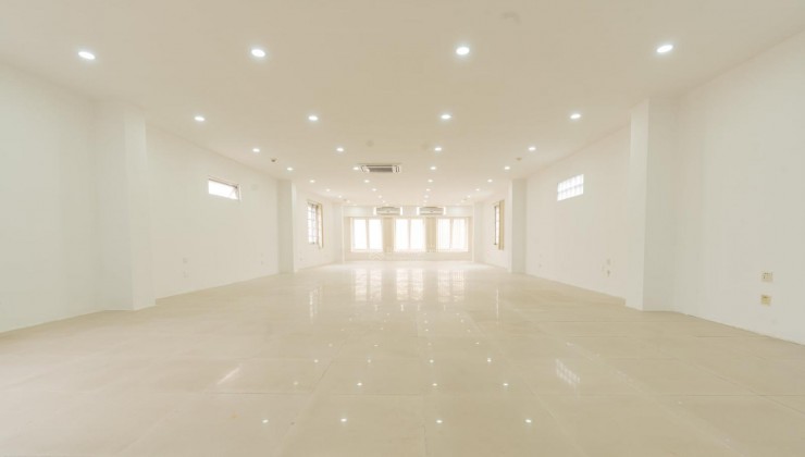 Chính Chủ Cho Thuê Căn Hộ 2 Phòng Ngủ 70m2 Cực Đẹp Tại Phố Cát Linh, Đống Đa. Giá ưu đãi chỉ còn 10,5tr/tháng