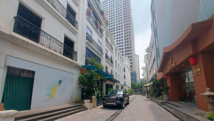 Biệt Thự VIP Trần Kim Xuyến, KĐT mới Yên Hòa, 120m2 5T MT 10m, Chỉ 55 Tỷ