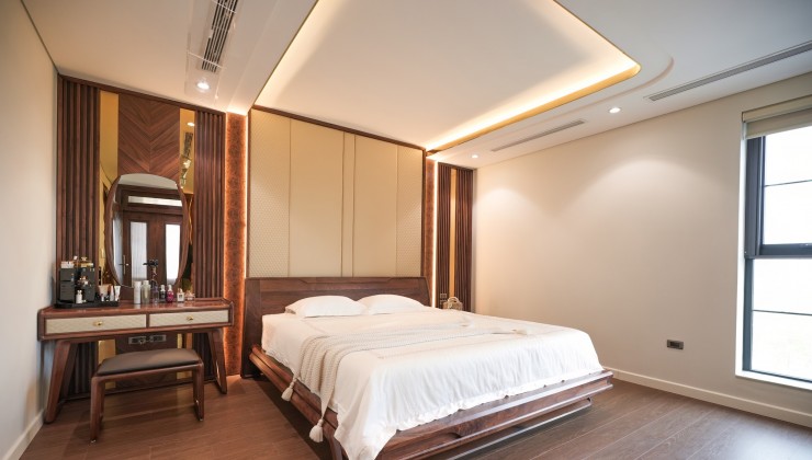 Bán nhà giá đầu tư Lạc Long Quân, Tây Hồ 256m - giá 38 tỷ - ngõ ôtô, cách mp 10m.