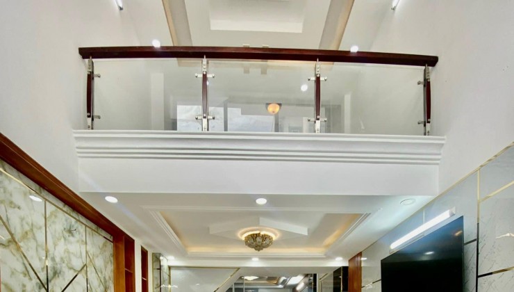 2 mặt tiền xe hơi ngủ trong nhà, Trung tâm thị trấn Nhà Bè, giá tốt Nhà mới lệch tầng, nội thát cao cấp dọn vào ở ngay,