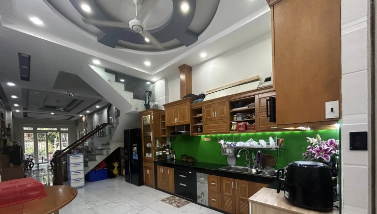 Bán nhà Ngô Tất Tố, Bình Thạnh, hẻm xe tải, 60m2, 3 lầu, lô góc 2 mặt tiền, giá chỉ 6 tỷ (thương lượng)