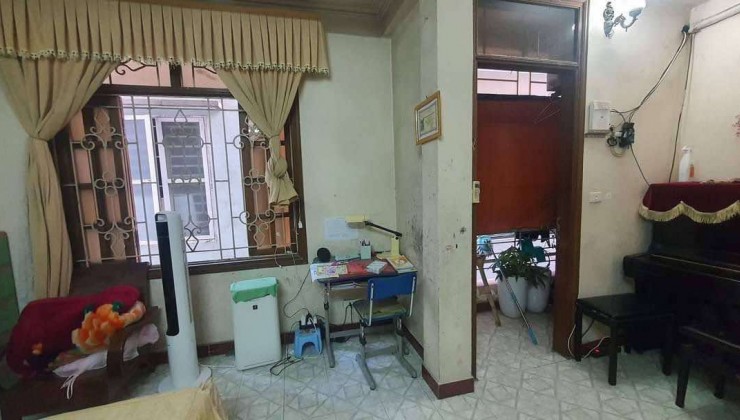 Bán nhà Hoàng Quốc Việt, nhà siêu đẹp, diện tích 40m2, giá 10 tỷ