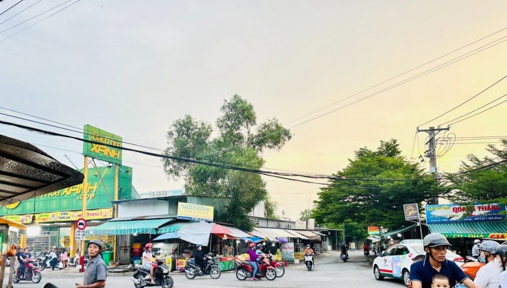 Sổ riêng 1 trệt 1 lầu nhà như hình đã lên thổ cư bán gấp trả nợ