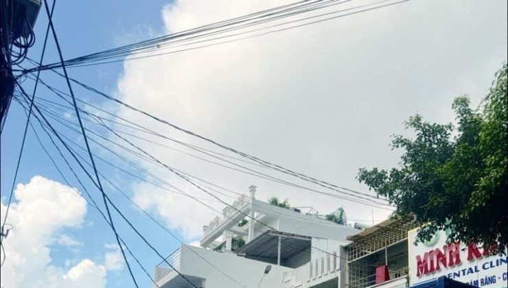 XE HƠI ĐẬU TRONG NHÀ 3 TẦNG 30M2 4 PN TẶNG HẾT NỘI THẤT XỊN GIÁ CỰC TỐT 1