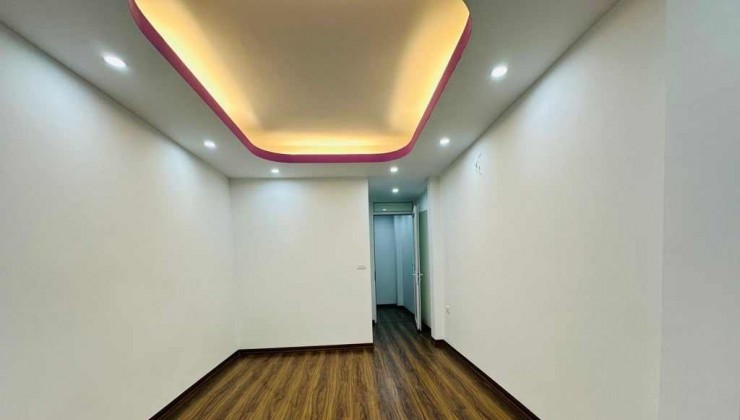 BÁN NHÀ ĐẸP TẶNG NỘI THẤT, TRUNG TÂM Q.LONG BIÊN, 36M2 NHỈNH 4 TỶ