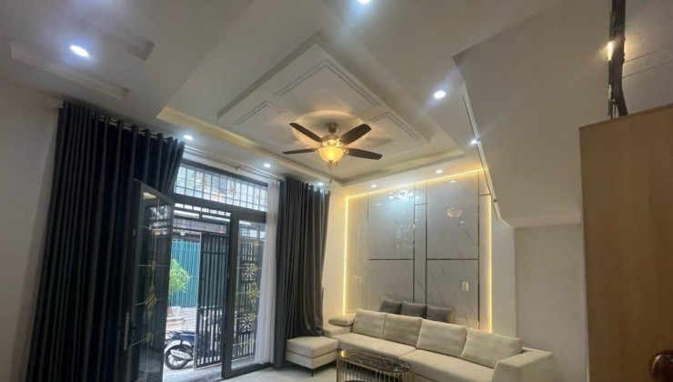 NGANG 5.61.. . NỞ HẬU 7.65M. . DÀI 21.5M PHƯỜNG TÂN QUY QUẬN 7. 60M RA ĐƯỜNG SỐ 77 140M2..