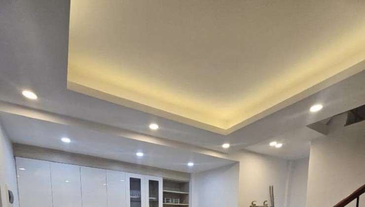 Cần bán nhà Thái Thịnh, Đống Đa cách ô tô 20m, ngõ nông rộng, nhà mới đẹp ở ngay 23m2 x 4 tầng. 4,28 tỷ