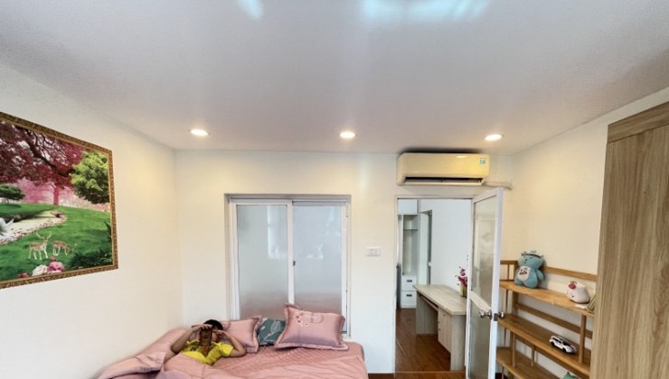 Trường Chinh - Nhà Lô Góc, 50m², 5 Tầng, 7.6 Tỷ - Gần Phố