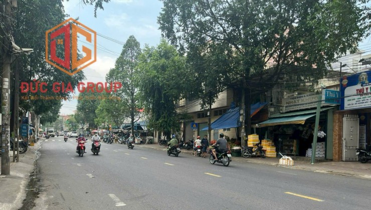 Cho thuê toà nhà góc 2 mặt tiền, ngang 9,1m, đối diện Vincom