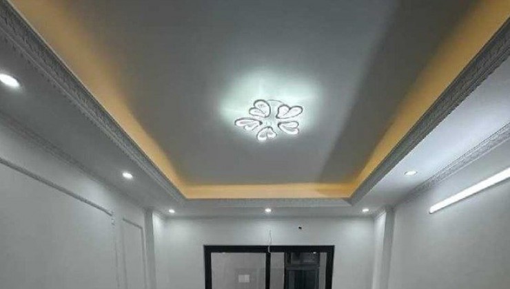 Bán nhà Hồng Tiến - 68m2 - 5T - 10,3 tỷ - nhà đẹp ,thang máy, ngõ ô tô thông