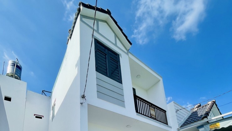 nhà lầu 6.5m x 15m sổ riêng thổ cư đường ô tô vào tận nhà