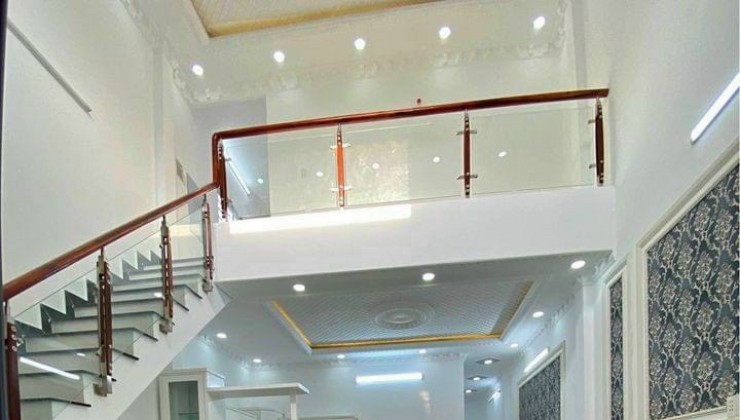 Chính Chủ Bán Gấp nhà mặt tiền đường nhựa trước nhà Nở Hậu sổ Riêng