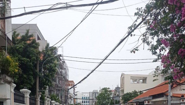 Chính chủ cho thuê Nhà Mặt Tiền 28 Nguyễn Hiền, Q3 - Cư Xá Đô Thành.18 Triệu. LH 0905809747