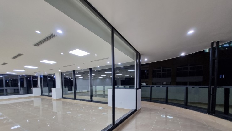 Bán Tòa Văn Phòng VIP 9 Tầng Mặt Phố Dịch Vọng Hậu - Vị Trí Lô Góc, Diện Tích 325m², Mặt Tiền 38m, Giá 220 Tỷ