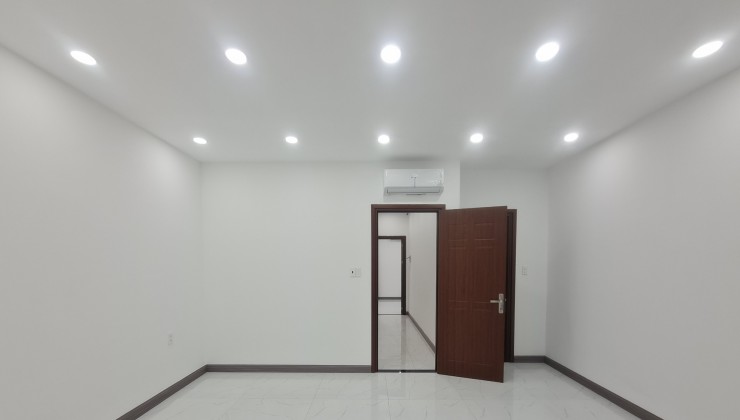 Nhà mới tinh Rosita Khang Điền - DT 100m2 - 3 tầng - cho thuê giá tốt