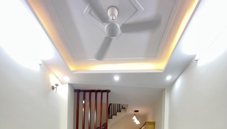 Chính Chủ Cho Thuê Căn Hộ 2 Phòng Ngủ 70m2 Cực Đẹp Tại Phố Cát Linh, Đống Đa. Giá ưu đãi chỉ còn 10,5tr/tháng