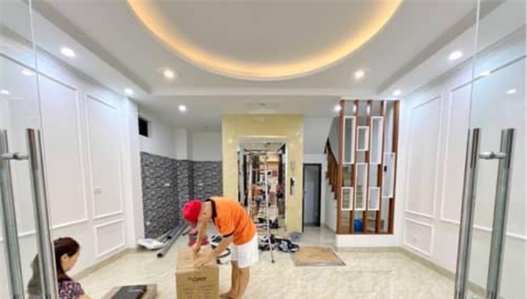 Bán nhà mặt phố gần đường Trường Chinh, Thanh Xuân, Hà Nội. 62m2 xây mới, sổ đỏ chính chủ. Giá chào 12,5 tỷ có thương lượng