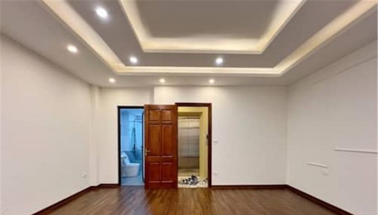 Bán nhà mặt phố gần đường Trường Chinh, Thanh Xuân, Hà Nội. 62m2 xây mới, sổ đỏ chính chủ. Giá chào 12,5 tỷ có thương lượng