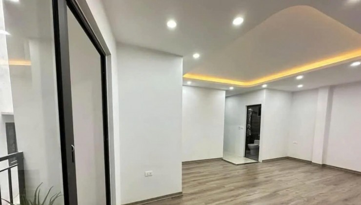 Nhà Mới Kính Koong 5 tầng thang máy trung tâm Hai Bà Trưng 41m2 giá 6.5 tỷ.