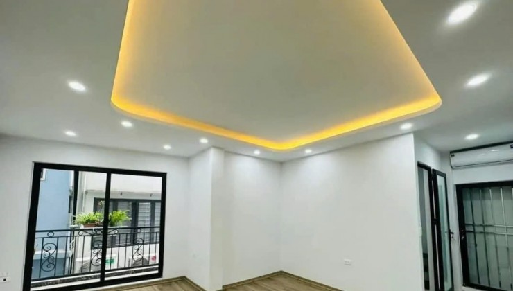 Nhà Mới Kính Koong 5 tầng thang máy trung tâm Hai Bà Trưng 41m2 giá 6.5 tỷ.